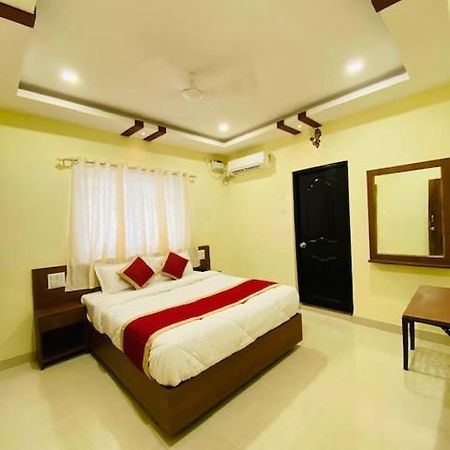 Prabhuvihar Residency Hotel Porvorim Buitenkant foto